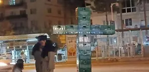 Bira kasalarıyla haç işareti yapan 3 kişiye gözaltı