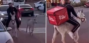 İzmirli kuryeden trafikte akılalmaz hamle, ehliyeti elden gidince eşeği kullandı