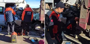 Öğrenci servisi tıra arkadan çarptı Ölü ve yaralılar var