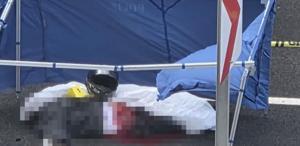 Önce bariyerlere çarptı, sonra üstünden otobüs geçti