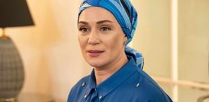 Özge Borak yeni yaşını mayolu pozlarıyla karşıladı