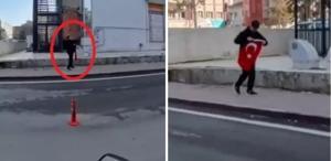 14 yaşındaki çocuk yerde gördüğü Türk bayrağını öperek kaldırdı