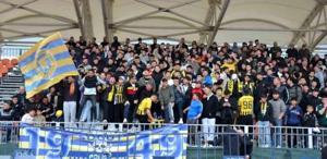 Kural tanımıyorlar Deplasman yasağı olmasına rağmen tribüne girdiler