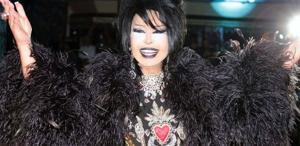 Bülent Ersoy’un Ramazan hediyesi şaşırttı: Işıltılı peçetelik