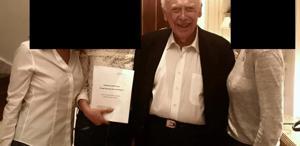 DNA’nın sarmal yapısını keşfeden James Watson’ın Epstein’in evinde 3 kadınla fotoğrafı ortaya çıktı