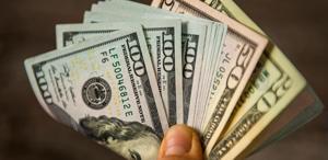 Cebinde 735 doları olan bu ülkede artık milyarder sayılıyor