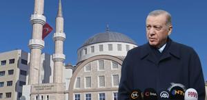 Cumhurbaşkanı Erdoğan’a cuma namazında sürpriz CHP’li başkan da vardı