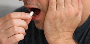 Diş ağrısı için yuttuğu ağrı kesici sonu oldu