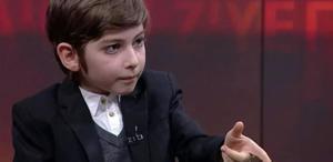 Filozof Atakan uzun bir aradan sonra yeni imajıyla görüntülendi