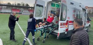 Amatör maçta saha karıştı: Bir futbolcu hastaneye kaldırıldı, 11 kırmızı kart çıktı
