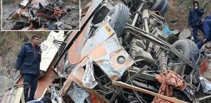 Katliam gibi kaza Cansız bedenleri otobüsten güçlükle çıkardılar