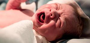 Bir ilimiz bu olayı konuşuyor Çocuğunu hastanede çocuk özlemi çeken adama verdi