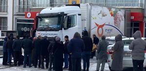 Ramazan günü eksi 4 derecede saatlerce kuyrukta beklediler