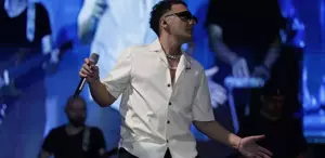 Şarkıcı Edis yurt dışı dönüşü gözaltına alındı