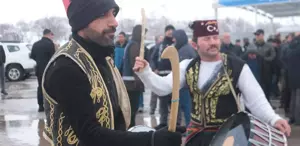 Bakan Gürlek memleketinde davul ve zurnayla karşılandı