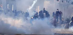 Pakistan’daki ABD konsolosluğu önünde protesto: Can kaybı 21’e yükseldi