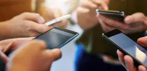 Saldırı öncesi İran’da milyonlarca kişiye aynı mesaj gitti Hem de namaz uygulamasına