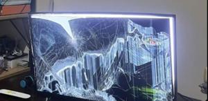 Gördüğü manzaraya dayanamayıp televizyonu parçaladı