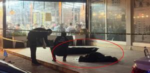 İnsanlığın geldiği son nokta Cansız bedene aldırmadan yemek yediler