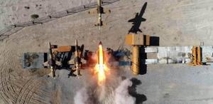 İran, Katar’daki ABD üssünü balistik füzeyle vurdu