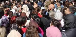 Aydın’da indirim izdihamı: Ezilen ve bayılanlar hastaneye kaldırıldı