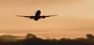 Katar, ülkede mahsur kalan yolcular için tahliye uçuşlarını askıya aldı