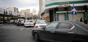 Görüntü İran’dan: Haberi alan akaryakıt istasyonuna koştu