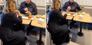 Belarus Lideri Lukaşenko ilk kez fast food yedi, tadı damağında kaldı