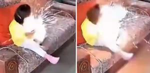 Küçük çocuğun elindeki telefon patladı