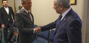 CHP Genel Başkanı Özel, eski TBMM Başkanı Arınç’ı ziyaret etti