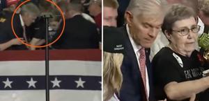 Trump’ın mitinginde fenalaşan kadına Mehmet Öz müdahale etti