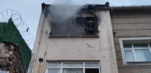 İstanbul’da 3 katlı binada yangın çıktı: 1 ölü, 7 yaralı