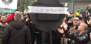 Görülmemiş tepki Kocaelispor taraftarları, TFF binasının önüne siyah çelenk bıraktı