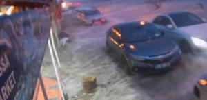 Hatay’da kuvvetli fırtınayla deniz taştı, iş yerleri zarar gördü