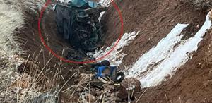 Gençlerin bulunduğu otomobil şarampole uçtu: Ölü ve yaralılar var