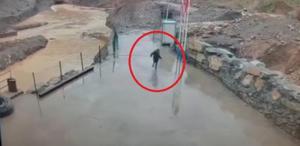 Şırnak’ta selden kaçış kamerada