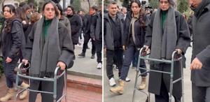 Sinem Dedetaş cenazeye yürüteçle katıldı