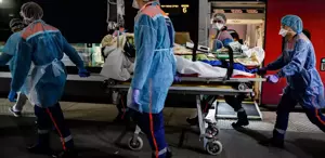 Üniversitede salgın paniği 2 kişi öldü, 11 kişi hastanede, 30 bin kişiyle iletişime geçildi