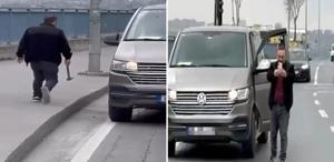 Motokuryenin üzerine çekiçle yürüyen minibüs şoförü kaydedildiğini görünce çark etti