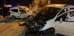 AVM önündeki kavşakta zincirleme kaza Can pazarı yaşandı