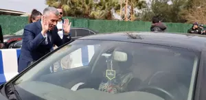 İlçeye bir günde 25 bin araç giriş yaptı, gelenleri kaymakam karşıladı