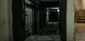 Mardin’de asansör boşluğuna düşen çocuk yaralandı