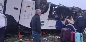 Adana’da yolcu otobüsü devrildi: Ölü ve yaralılar var