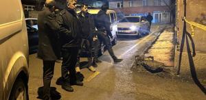 Sokakta boğazından bıçaklanmış halde ölü olarak bulundu