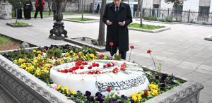 Bahçeli, Muhsin Yazıcıoğlu’nun kabrini ziyaret etti