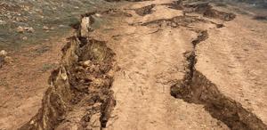 Yer yarıldı, görüntüler dehşete düşürdü Kimse bölgeye yaklaşamıyor