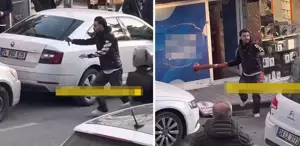 Elindeki bıçakla önüne gelene saldırmaya kalktı
