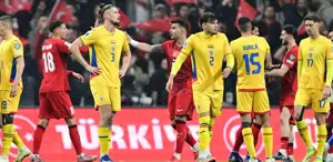 Sinirden sandalyeyi fırlattı Türkiye-Romanya maçının sonunda kavga