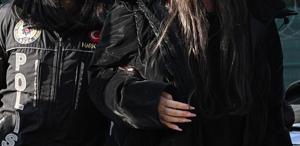 Hakkında yakalama kararı çıkarılan Hande Erçel gözaltında İfade verip, Adli Tıp’a sevk edildi