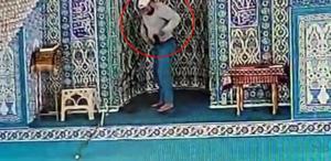 Camide yaptığı rezilliğe bakın: Kimse görmüyor sandı ama kamera kayıttaydı